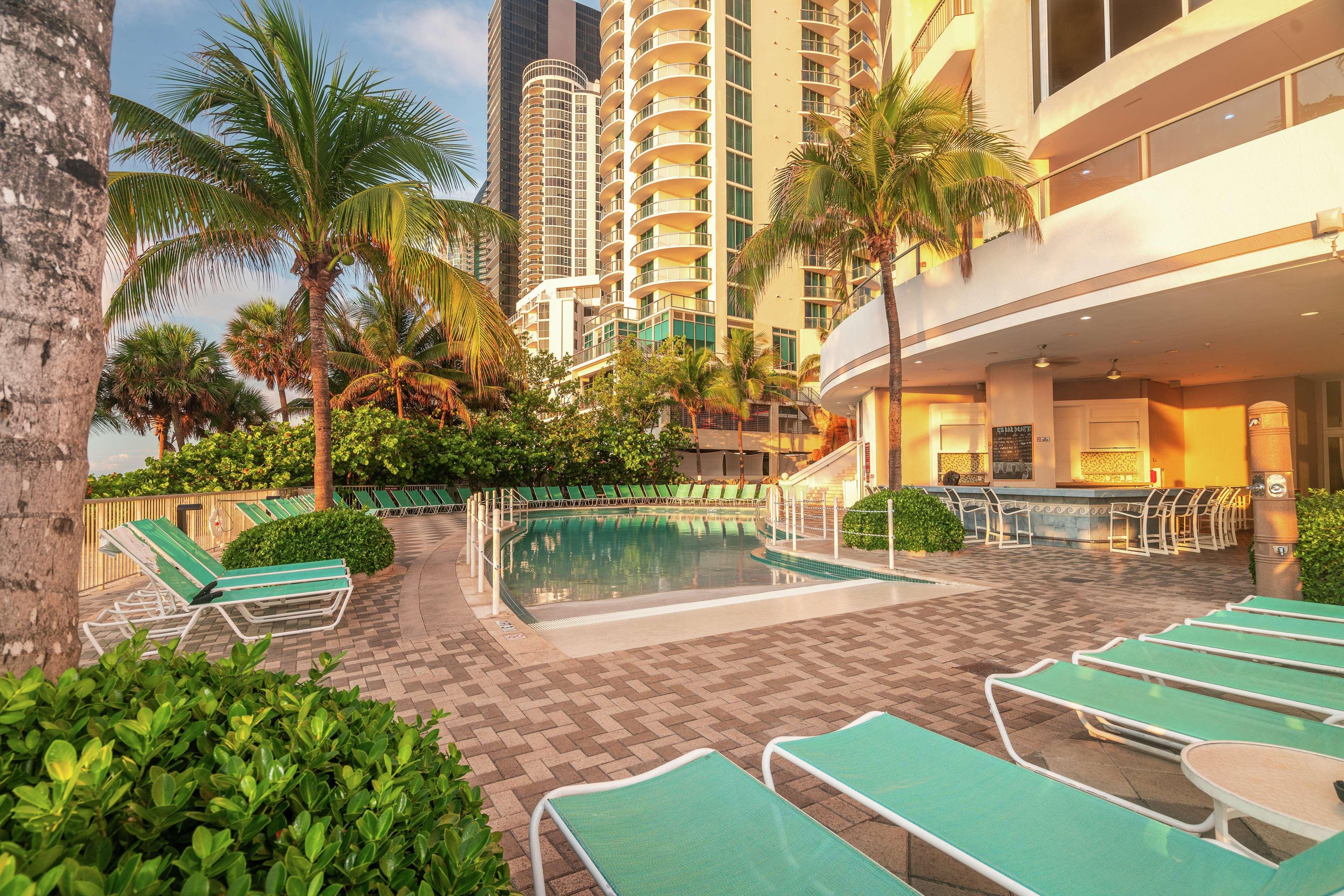 Doubletree By Hilton Ocean Point Resort - North Miami Beach Sunny Isles Beach Bagian luar foto