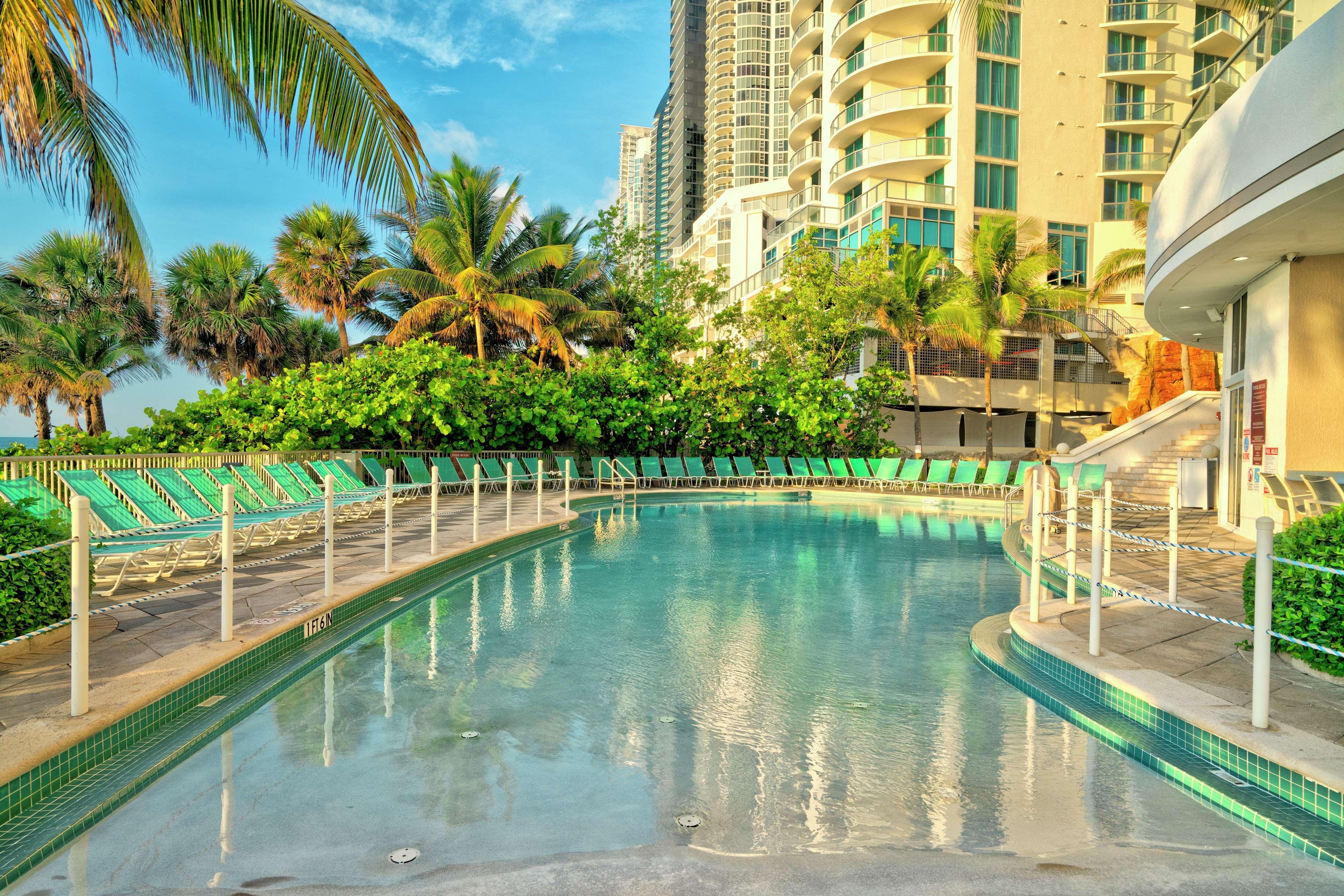 Doubletree By Hilton Ocean Point Resort - North Miami Beach Sunny Isles Beach Bagian luar foto