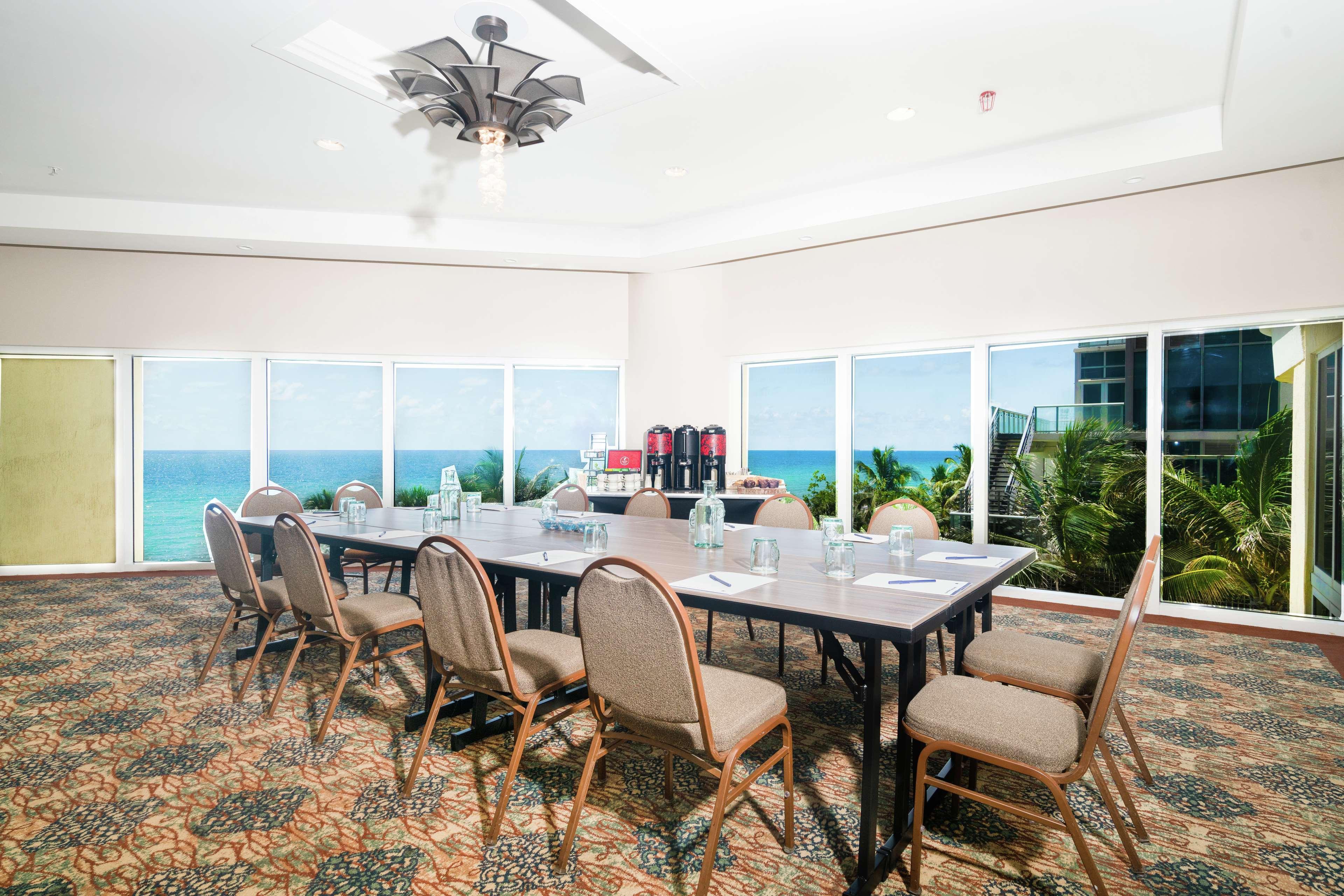 Doubletree By Hilton Ocean Point Resort - North Miami Beach Sunny Isles Beach Bagian luar foto