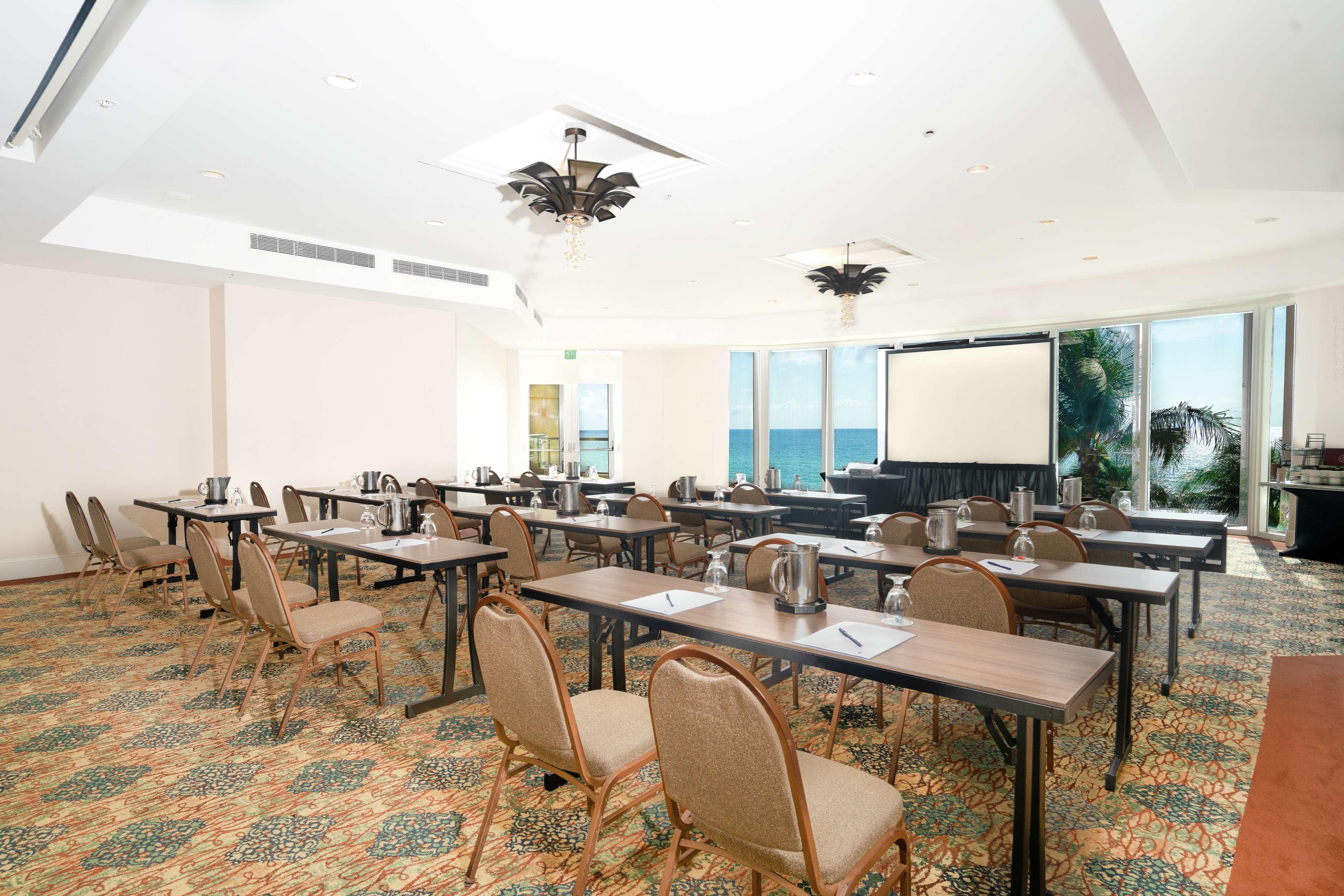 Doubletree By Hilton Ocean Point Resort - North Miami Beach Sunny Isles Beach Bagian luar foto