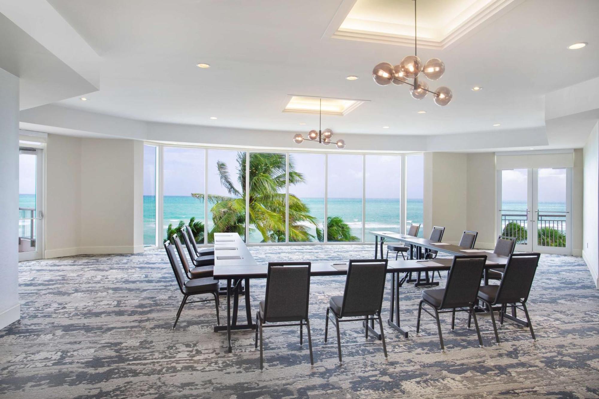 Doubletree By Hilton Ocean Point Resort - North Miami Beach Sunny Isles Beach Bagian luar foto