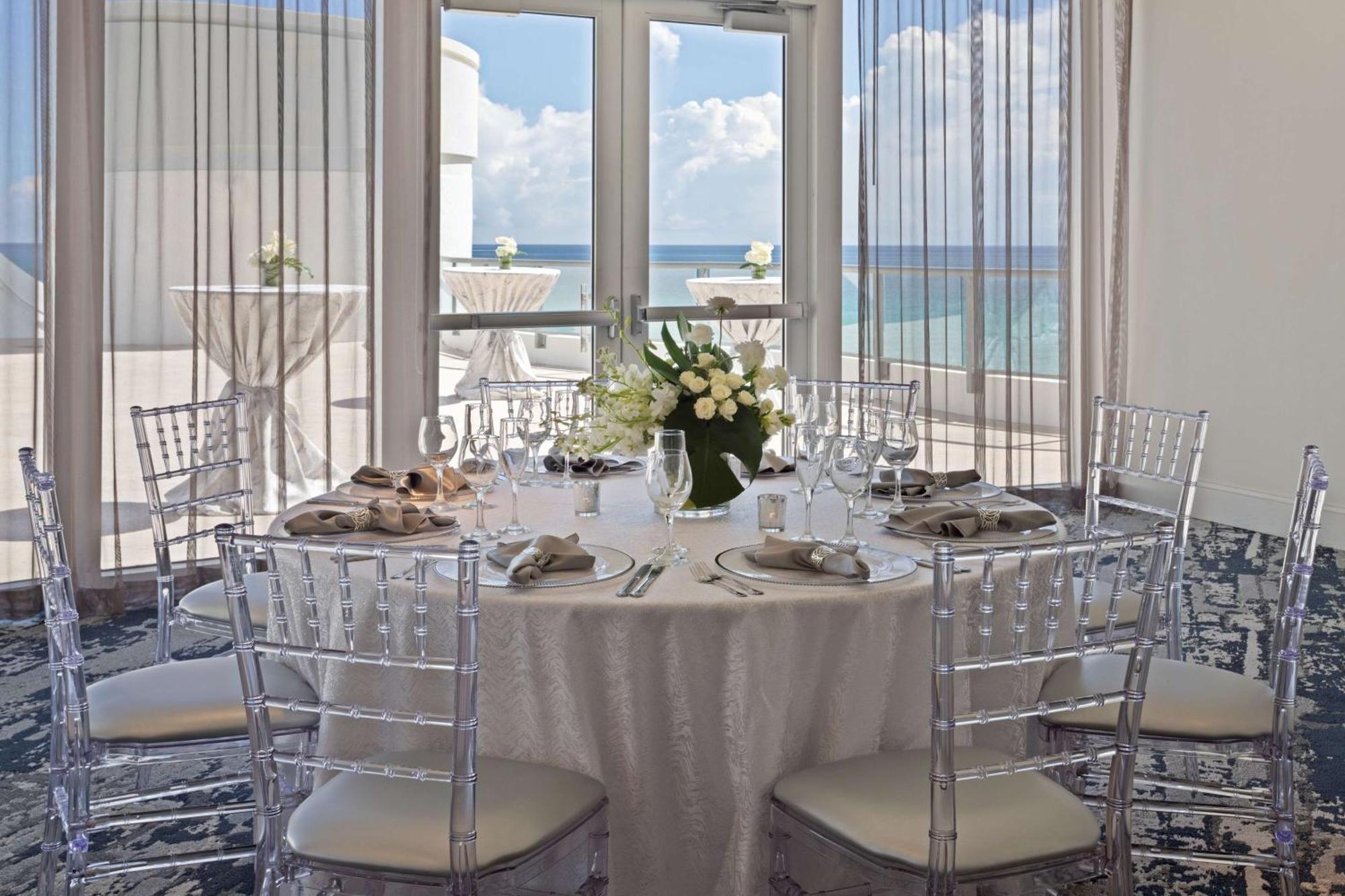 Doubletree By Hilton Ocean Point Resort - North Miami Beach Sunny Isles Beach Bagian luar foto