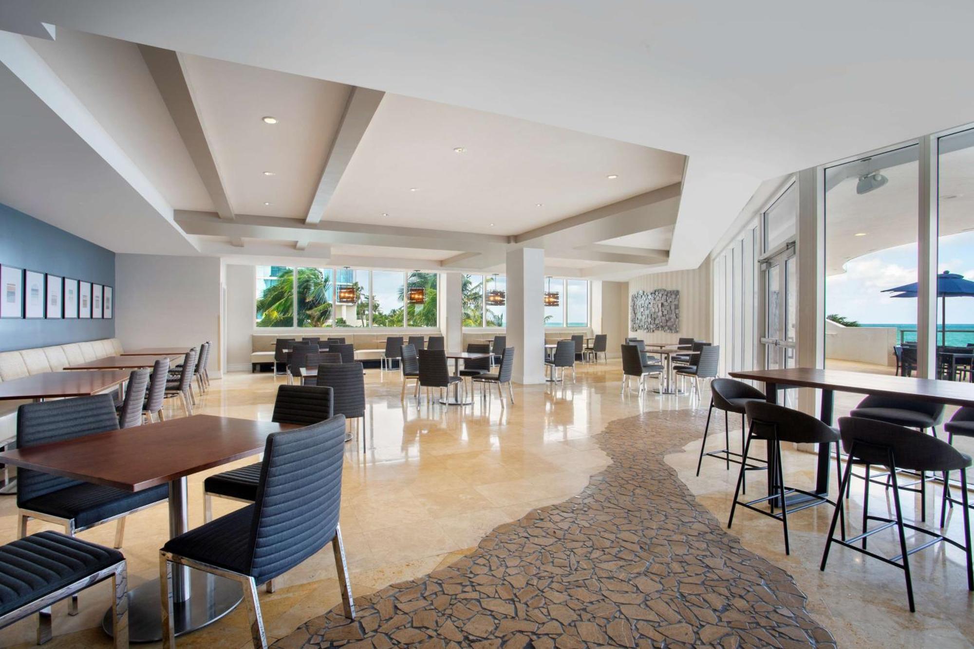 Doubletree By Hilton Ocean Point Resort - North Miami Beach Sunny Isles Beach Bagian luar foto